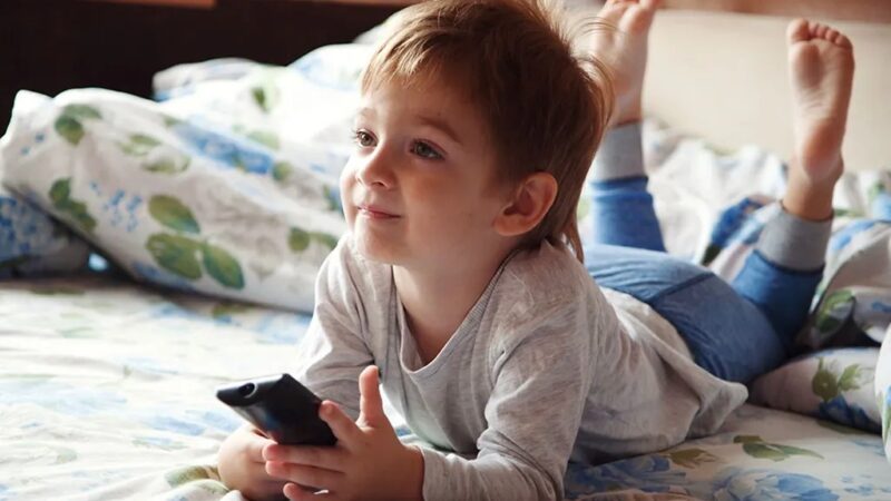 The Impact of Babies Watching TV: Understanding the Risks and Recommendations