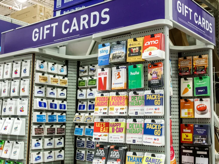 Environmental impact – Gift cards vs. traditional wrapped presents