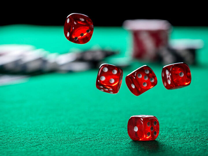 Why do some online pokies feature progressive jackpots only?