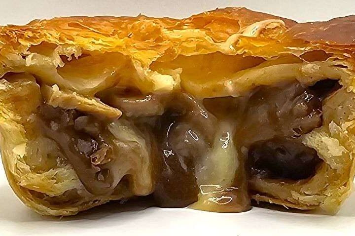 Sourcing Fresh and Delicious Pies and Rolls for Foodservice